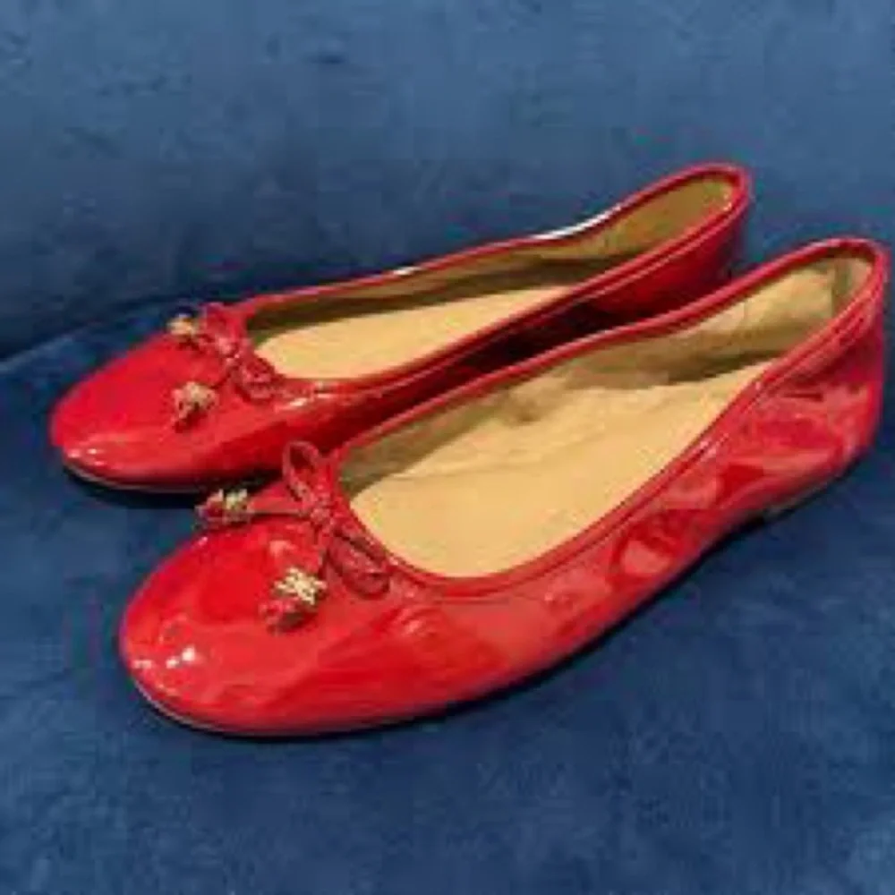 Chic Red Patent Leather Flats - Picture 1 of 7